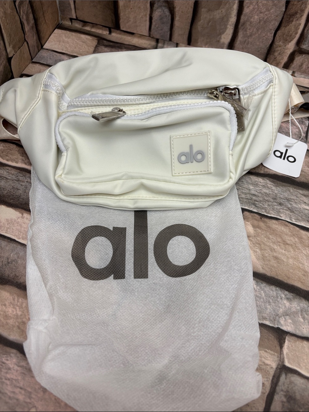 New Alo Yoga Explorer Fanny Pack